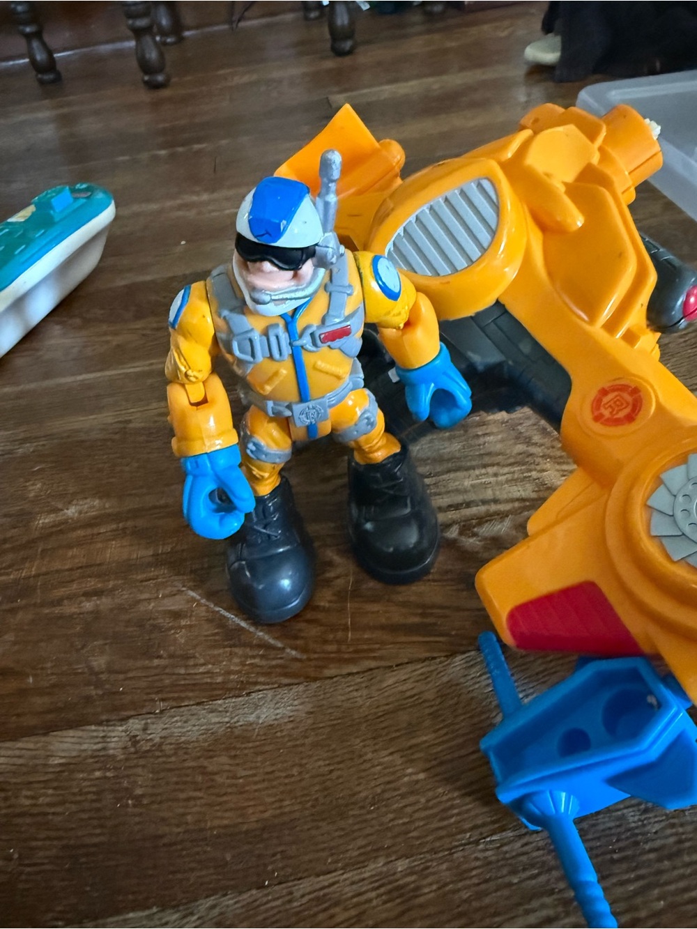 Vintage 2000 Fisher Price Rescue Heroes Wind Chill St Bernard + Figure Sled